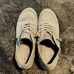 Bobs from Skechers Memory Foam size 8 wide gray
